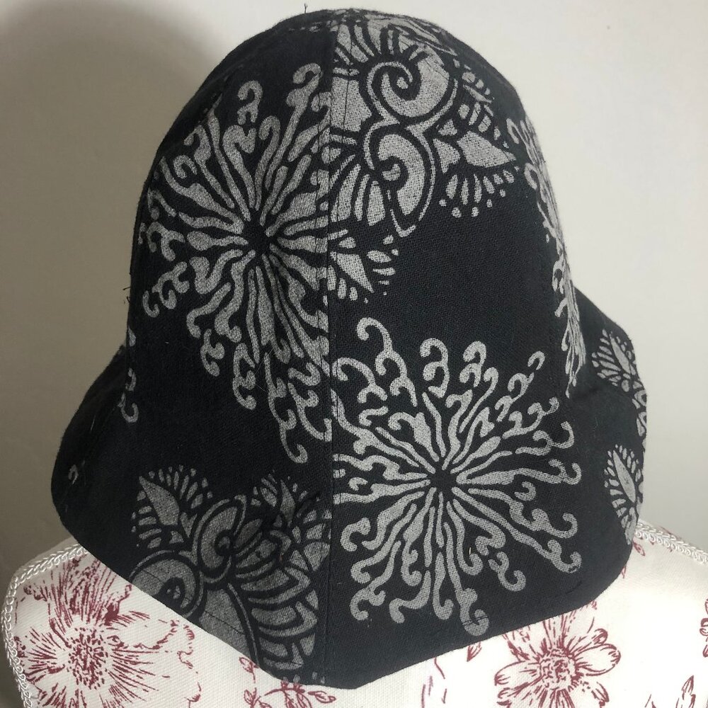 Black Cotton Cloche Hat with Floral Print — Lightweight Artisan Style - Picture 5 of 9